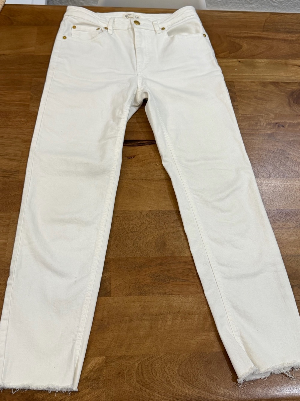 Oat New York Cropped White Jeans with Raw Hem and Gold Shell Button Size 6/28